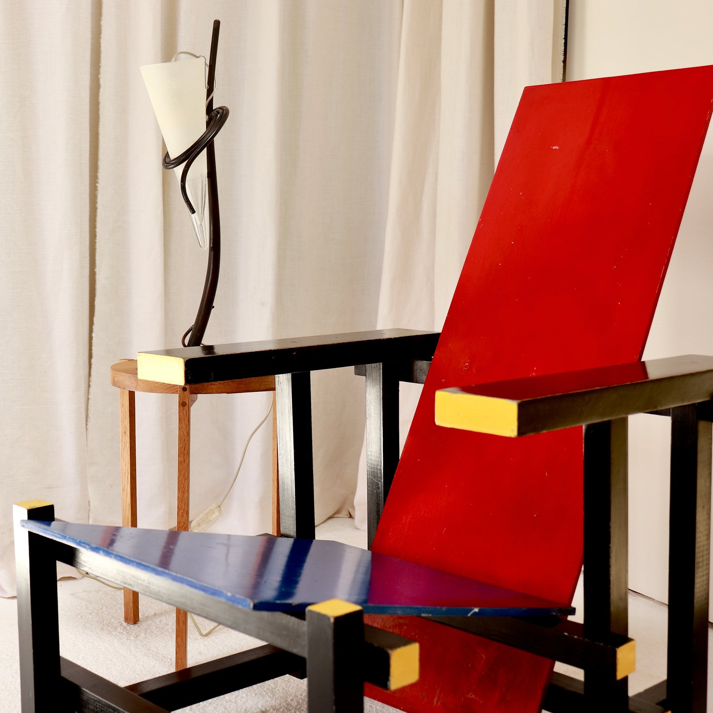 Iconic twentieth-century Dutch modernist chair.