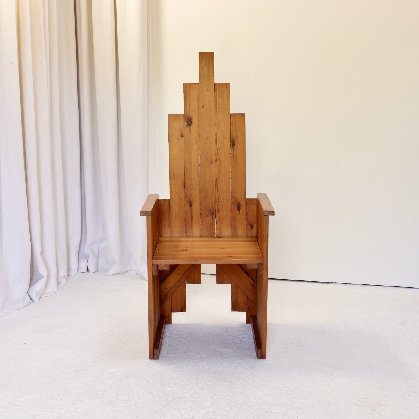 Front view of stepped-back pine throne chair attributed to Renzo Baldanello.