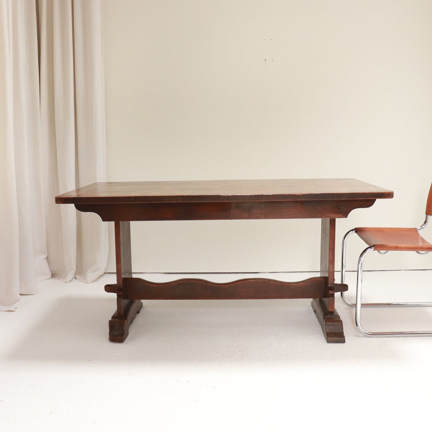 Side view highlighting the shaped stretcher and scrolled shoe feet.