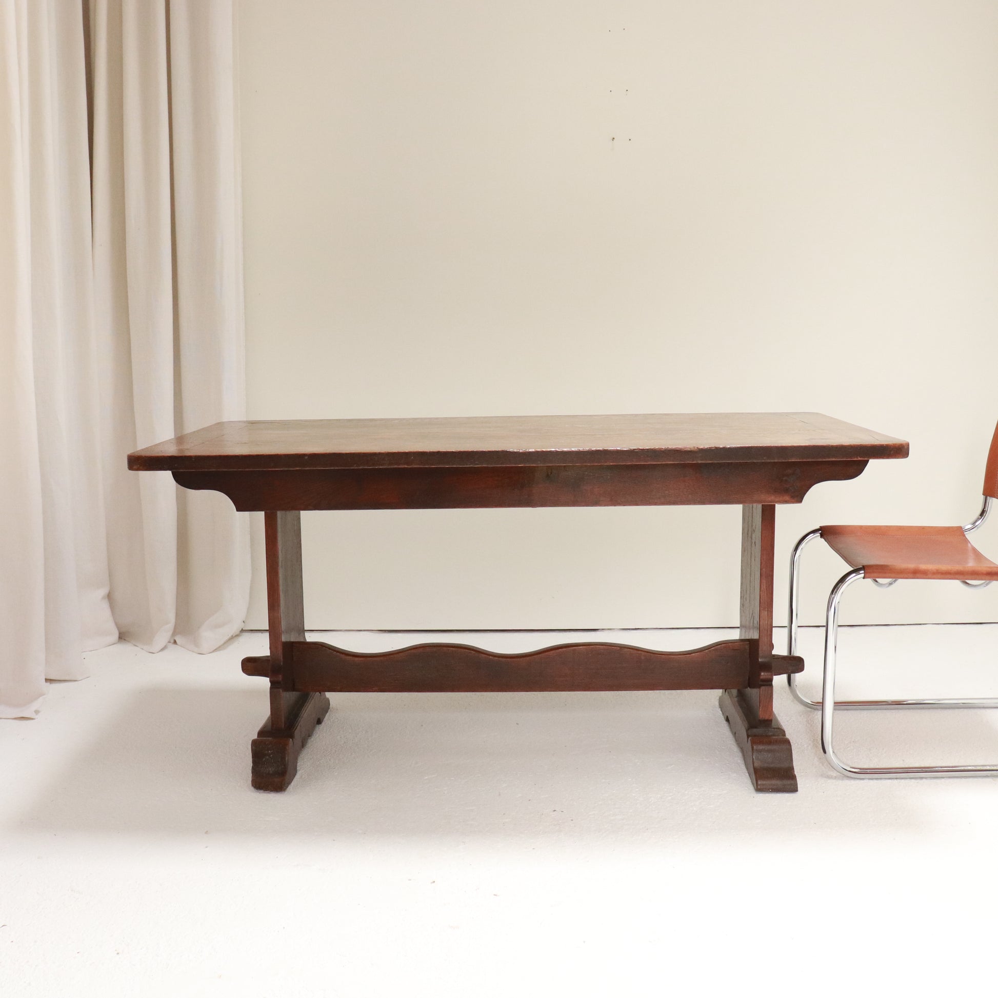 Side view highlighting the shaped stretcher and scrolled shoe feet.