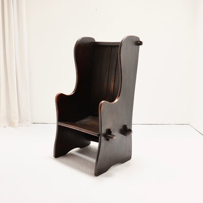 High back rustic lambing chair with deep sides