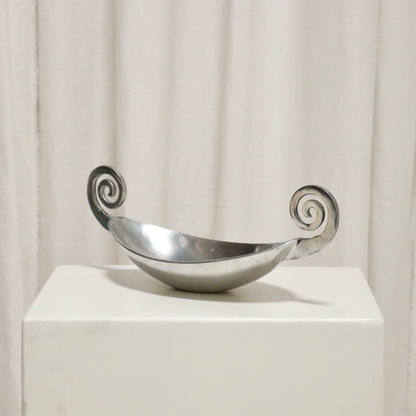 Three-quarter view showing boat-like profile of aluminium catchall.