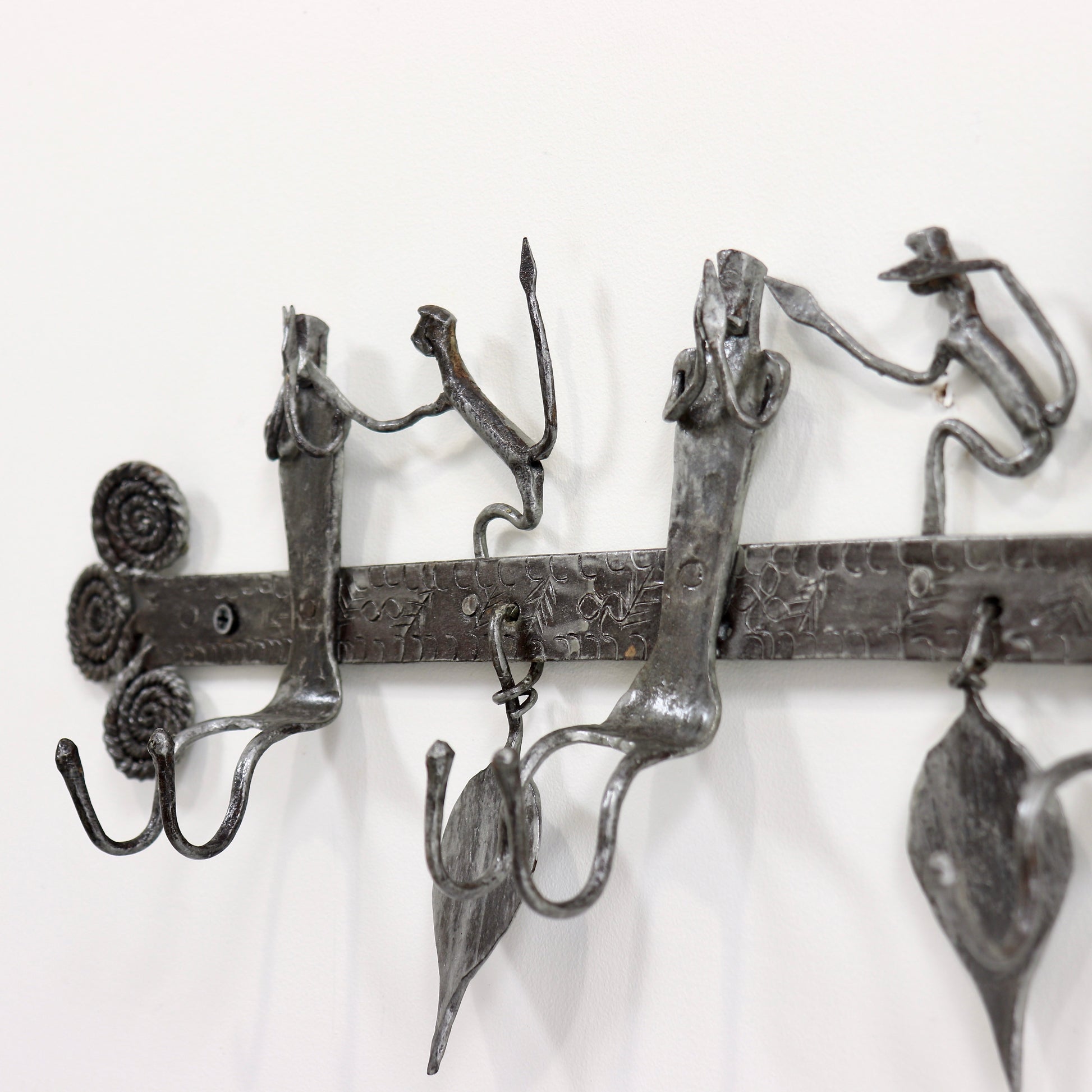 Decorative iron coat rack with leaf details