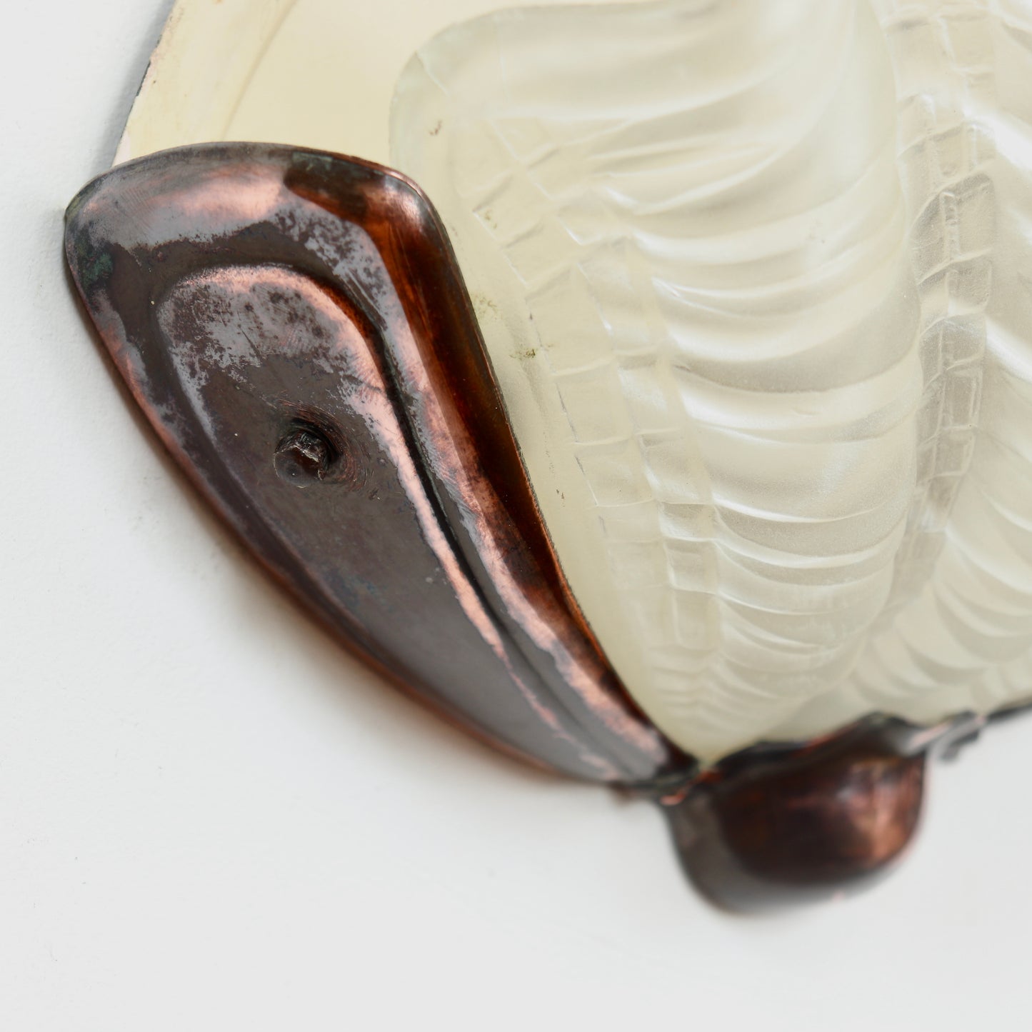 Ribbed glass clam shell wall light detail