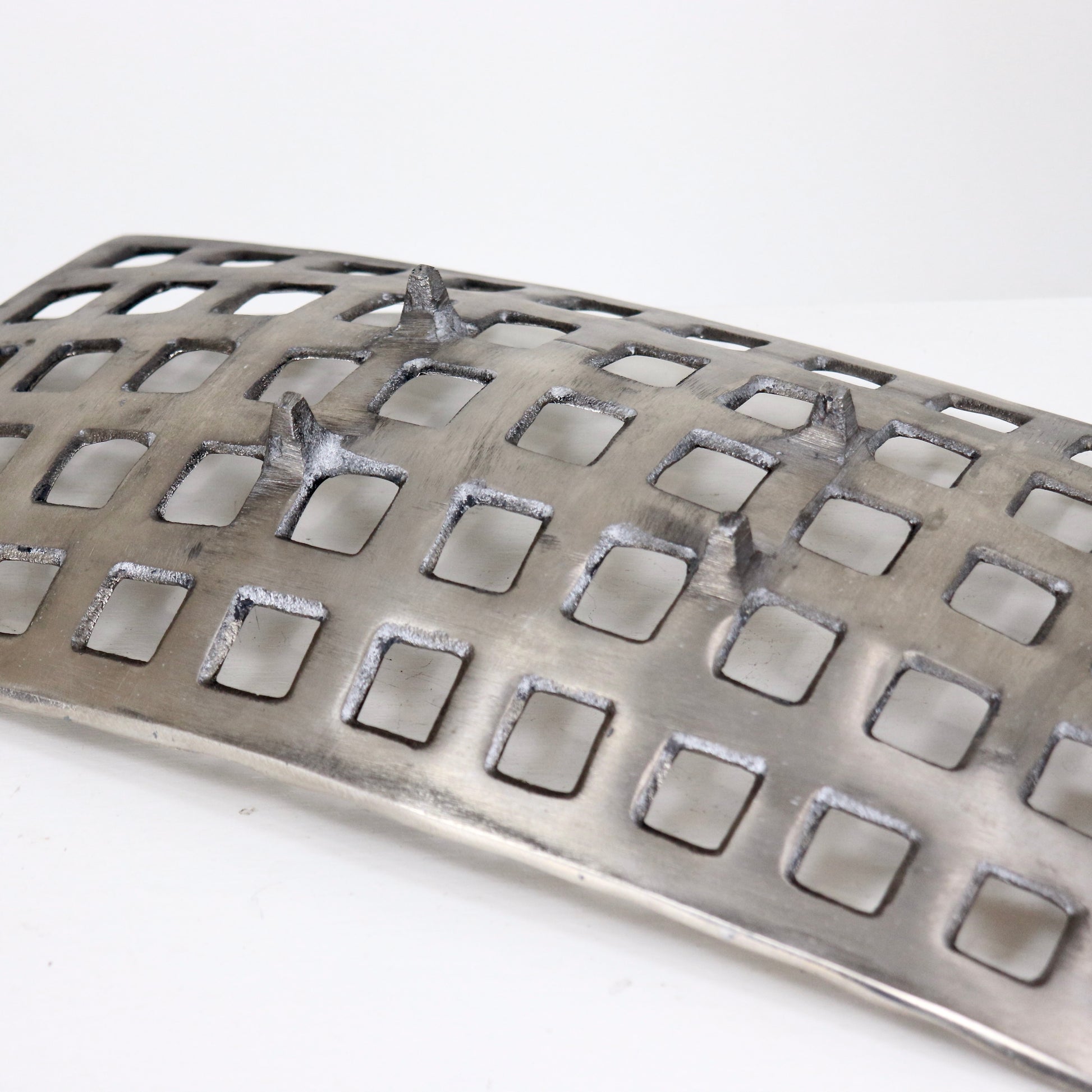 Underside detail showing feet on cast aluminium fruit basket