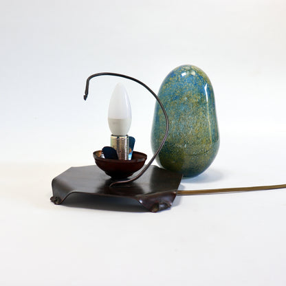 1. Glass shade removed to show the lamp holder and curved support