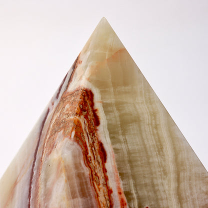 Ambient stone lamp with translucent onyx body