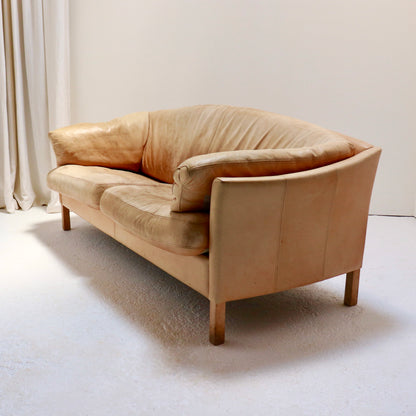 “Angled view of Mogens Hansen 535 showing arm profile and legs.”