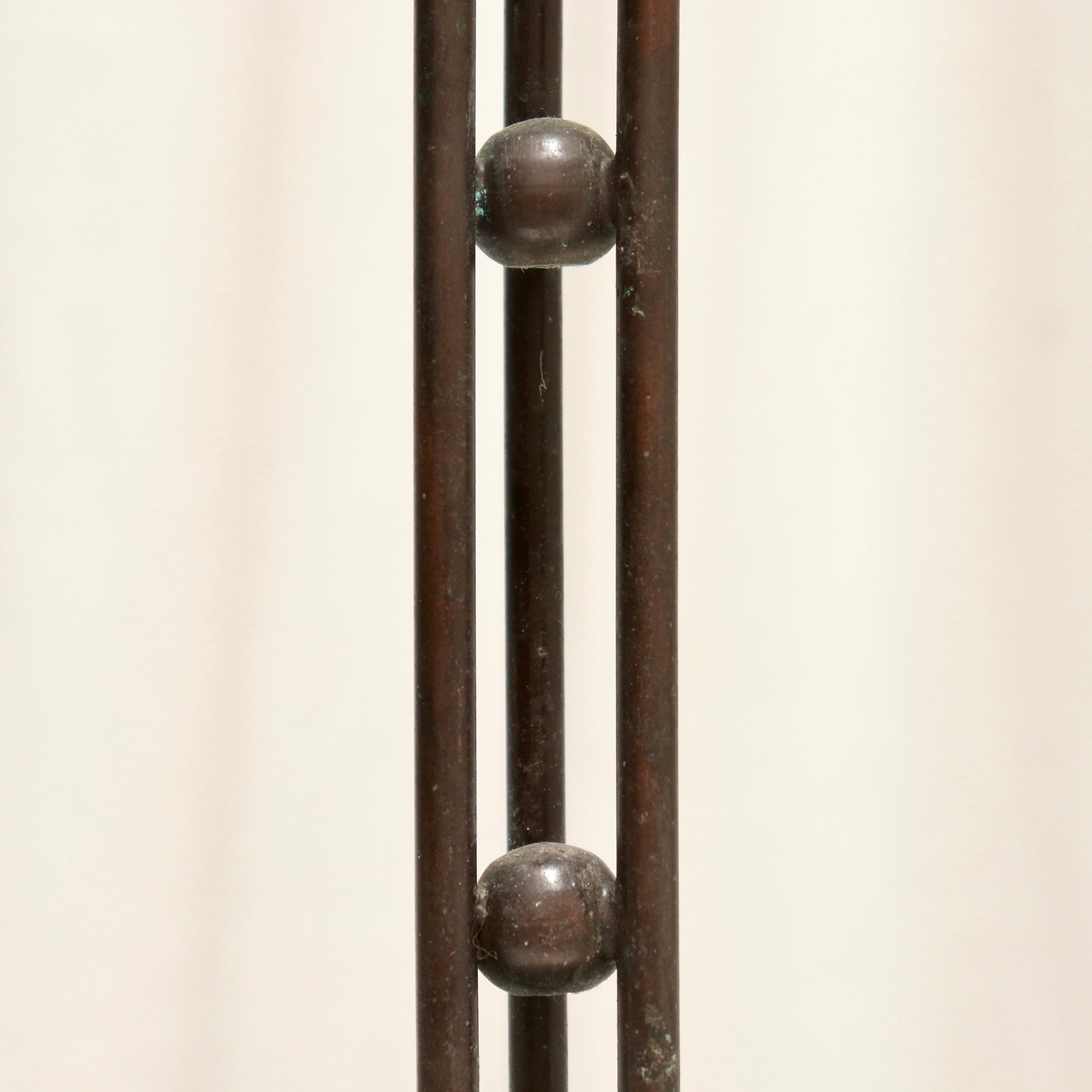 Triple-rod column with spherical spacers.