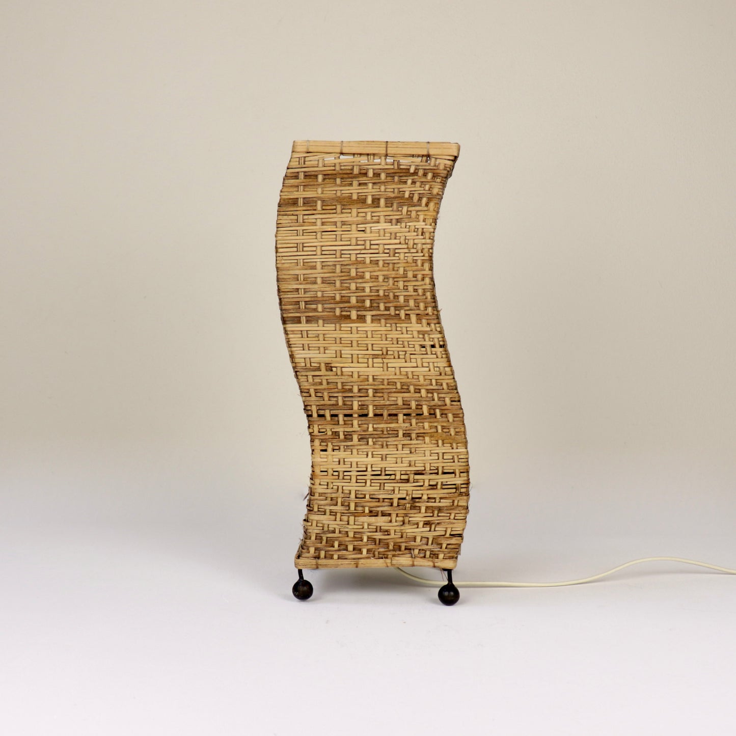 Vintage wavy rattan lamp