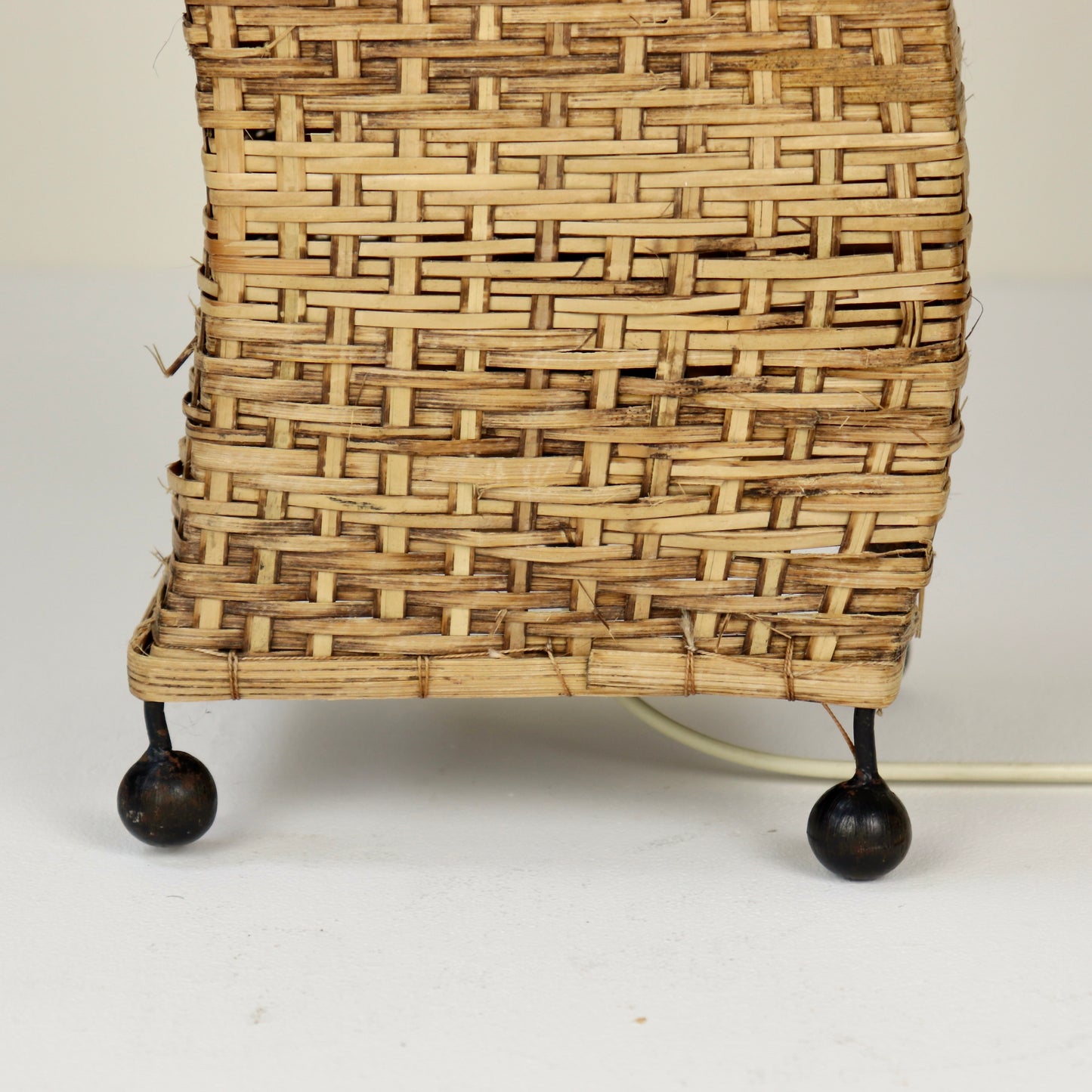 Vintage wavy rattan lamp